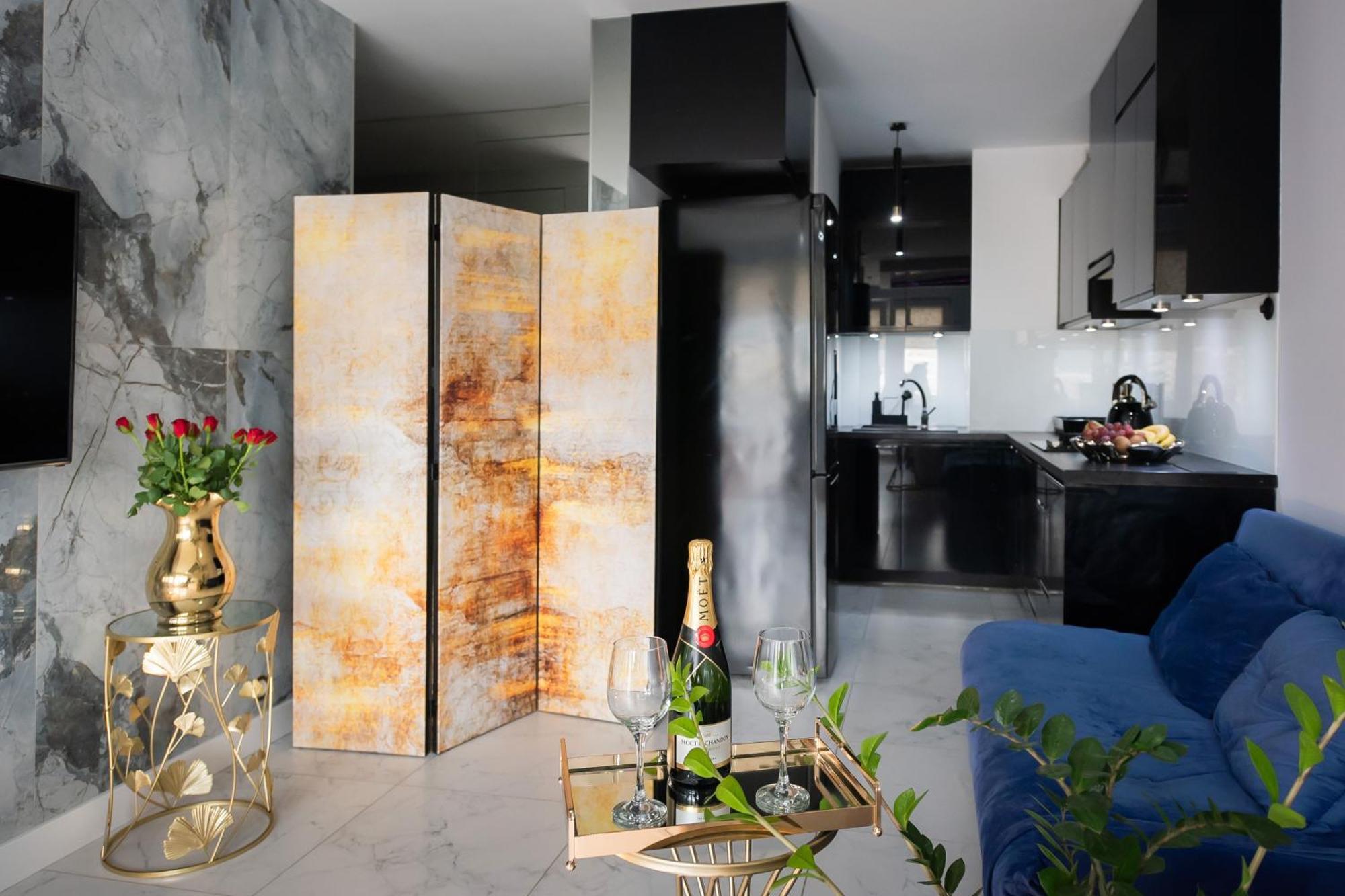 Apartament Jacuzzi غدينيا المظهر الخارجي الصورة