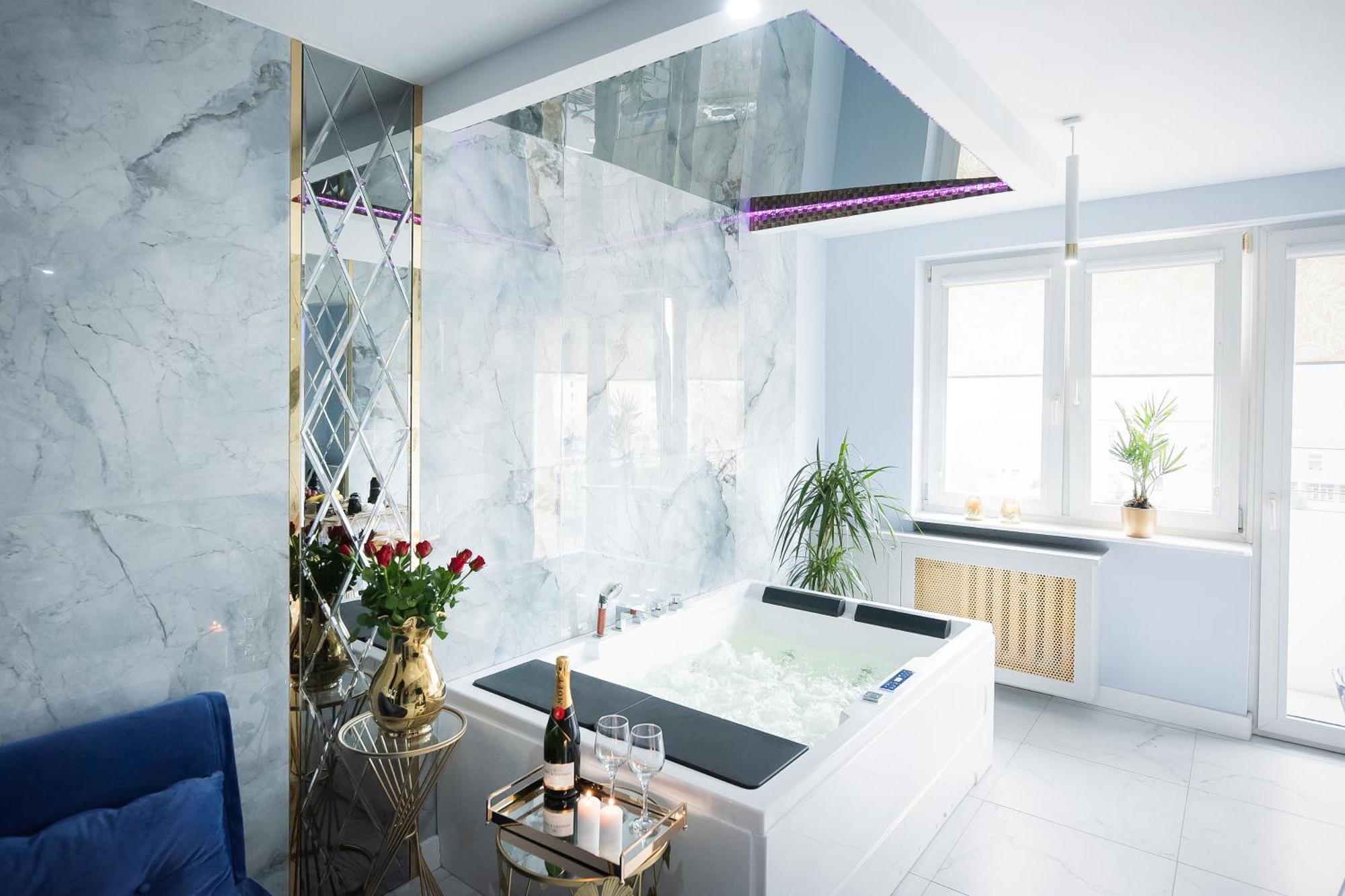 Apartament Jacuzzi غدينيا المظهر الخارجي الصورة