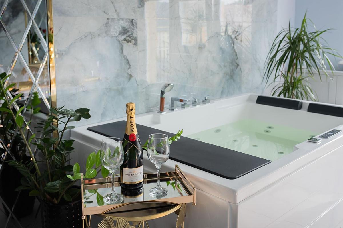 Apartament Jacuzzi غدينيا المظهر الخارجي الصورة